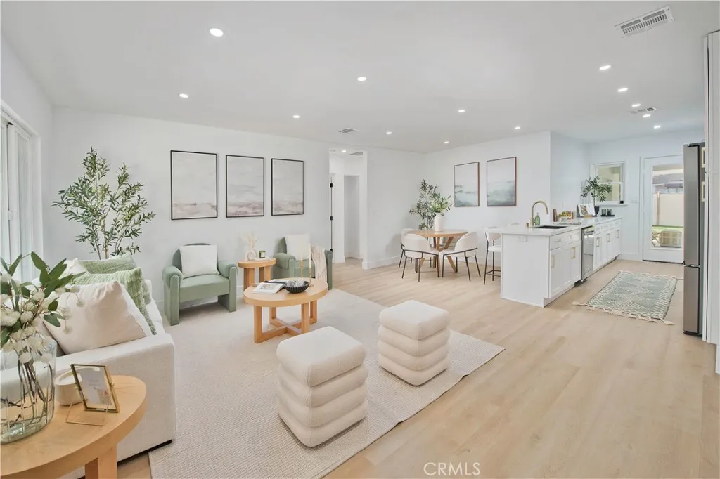 17007 Bassett Street, Lake Balboa, California 91406 home-pic-1